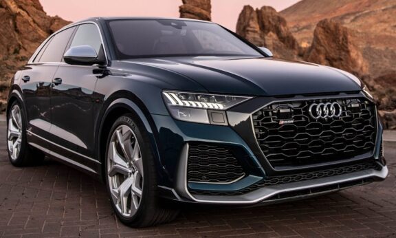FIRST TEST! 2020 AUDI RSQ8 - WORLDS FASTEST SUV - 11.9 IN A 1/4 MILE! V8TT 600HP｜Auditography（2019/12/16）