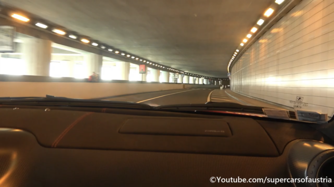 フェラーリ599 GTO モナコのトンネル