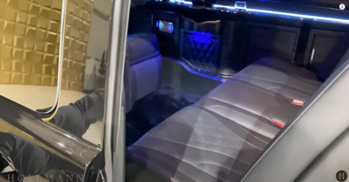 メルセデス・ベンツ V300d 4M カスタマイズド：室内