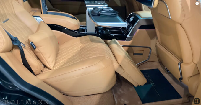 レンジローバー 5.0 V8：後部座席のオットマン